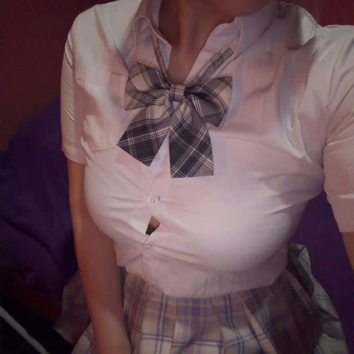 3日目ありがとうございました✨️
今日選んでいただいた制服コス💋
パツパツだったよー😂これはこれでえちくて可愛い、、
残り2日も可愛いコス着せてくれるとうれしいよー！待ってます☺️