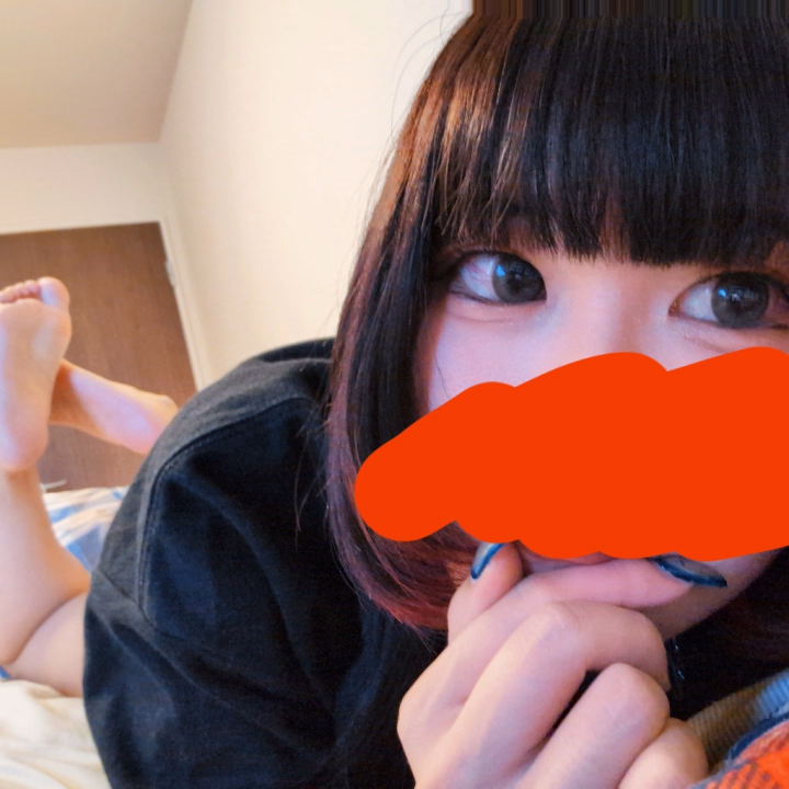 今日の下着の色は…この色っ♡

気になる？🥺
でもすぐには教えてあげないかも…？✨

ちらっと見えたらラッキーだね💭
なんて、想像してドキドキしてくれたら嬉しいな♡

会った時に「その色なんだ！」って
びっくりしちゃうかもね🫶