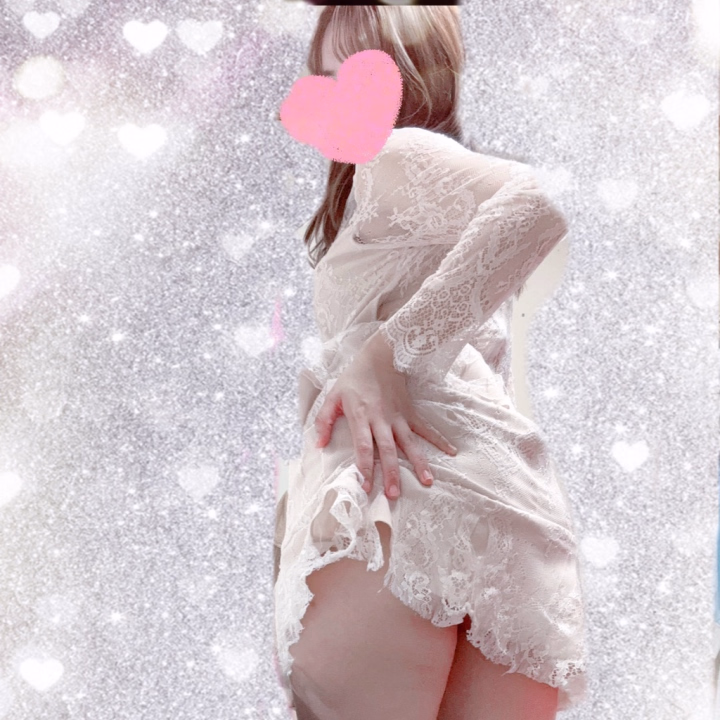 雨だね！！

こなんの可愛い後ろ姿、お尻見えそうで見えないのが、、🤤

こういうの好きでしょ？？

次回は５日　20時〜23時半までいるのでお誘いください🙋‍♀️

レアな女の子だから特別感あるかも、、ね？💋