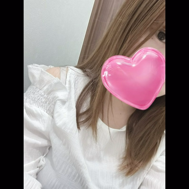 いおりです！

出勤してます♡

早速遊んでくれたお兄さまありがとうございました💓
お店着いてすぐだったから嬉しかった☺️

ラストまでにまだまだお誘いお待ちしてます！♡