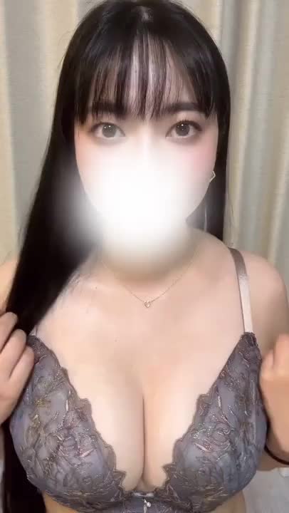 はじめて動画投稿してみました！
ちち揺れイベントとのことなので、Hカップのいろはにぴったりなのでは？👀

動画とるの写真撮るよりも恥ずかしくてずっとにやけちゃいました😂
気に入ってくれるといいなぁ、、

今日は雨の中New下着を買いに行ったので、みなさん楽しみにしててくださいね💓

本日15:00-24:00で出勤してます！
いろはのおっぱい堪能しにきてください👙
みなさまからのお誘いお待ちしてますね🥰