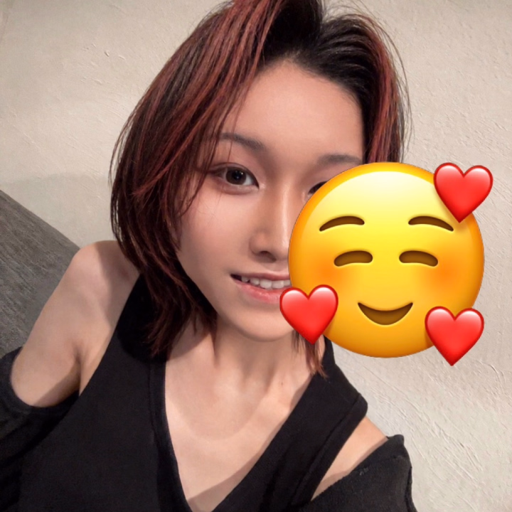 こんばんは🌙

れんです☺️

外が少しずつ暗くなってきましたね✨

夕方のこの時間ってなんだか不思議で、少し落ち着くような、少し寂しいような気持ちになります🌸

昔からひとりで散歩したり空を眺めたりするのが好きなんだけど、そんな時間が長いと誰かとお話したくなっちゃうんだよね🤭

実はれん、少しだけ人とは違う身体で生まれたからか、人との出会いや言葉を大切にしたいなって思うことが多いです🌙

だからお兄さんと過ごす時間も、一つひとつがすごく特別だったりします☺️

今日は19時から出勤です✨

もし少しでも気になってくれたら、れんに会いに来てくれたら嬉しいな🤍

今夜も素敵な出会いがありますように🌙
