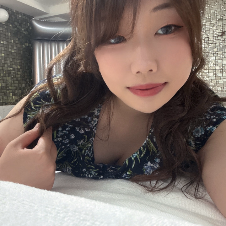 こんにちは〜
のあんです！🩵

今日は暑いですね〜😳
水分補給しっかりして、体調崩さないように気をつけてくださいね💕

のあんが最近ハマってる食べ物はミックスナッツ！🥜
最近は忙しくてお酒飲めてないんだけど、お酒と一緒に食べるミックスナッツがとっても美味しいんだよね〜🤤
お酒なくても美味しくてついついいっぱい食べちゃう😆

お兄様の最近ハマってる食べ物あったら教えてほしいなぁ〜！✨
メッセージ待ってますね〜🙋‍♀️🩷

今日も出勤します〜🩷
お時間合うお兄様方お待ちしておりますね🥰