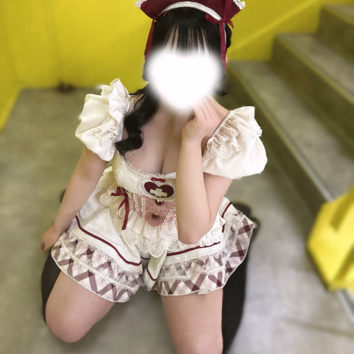 おはようございます！にこりです(๑•̀ㅁ•́ฅ✨

今日18時から五反田にてしゅっきん♡
よろしくお願いいたします🧸💌

この写真はお友達と色違いでマリームーンの可愛い衣装きてプリクラ撮ったときのです！♡

他にもたくさん着てみたいのがあるんだよね〜🥺🤍

今日も夜から❣️お願いいたします( /*>ω<)/♡