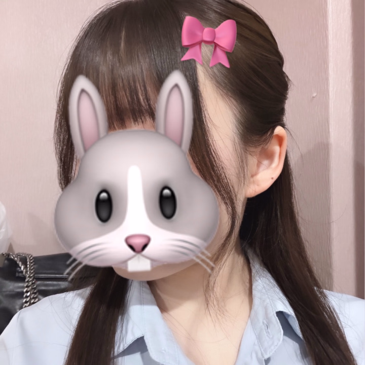出勤してます😽！！
今日は20時半までだけど会いに来てくれたら嬉しいな💘🎵
いつも通り2、5号館でお待ちしておりますー❣️✨️