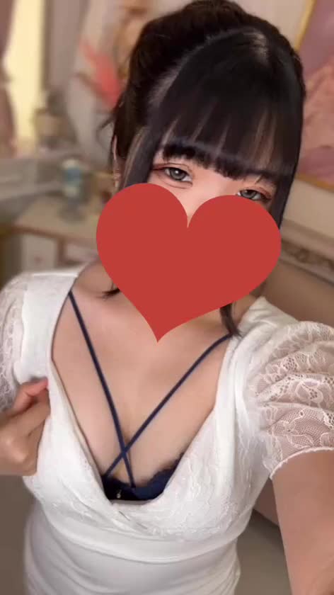 💕お兄さんにギュッて抱きしめられると、ぴょんのハートはバクバク💓
ぴょん、お兄さんにメロメロになっちゃう😘

お兄さんのたくましい腕に抱きしめられると、ドキドキが止まらないよ😳
「あぁ、これからエッ♡なことされちゃうのかな…」って想像するだけで、カラダが熱くなっちゃう💦

そしたら、お兄さんがぴょんの敏感なところに触れてくるの😍
「もうこんなに感じてるね」って、ぴょんの気持ちいいところを優しくなでるの💕

ねぇ、そんな風にされたら、ぴょん我慢できない…😖

お兄さん、ぴょんと一緒に気持ちよくならない？😘💕