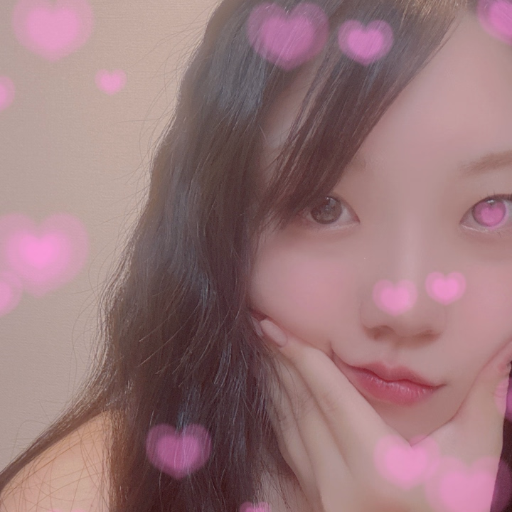 おはようございます☀️
今日はお休みday🏠

昨日のお仕事終わりにパシャリ📸

編み込みしてたから
髪をほどいたら緩くパーマかかってるみたいで
ちょびっと嬉しくなっちゃった🌼

ほっぺもっちゅりん。