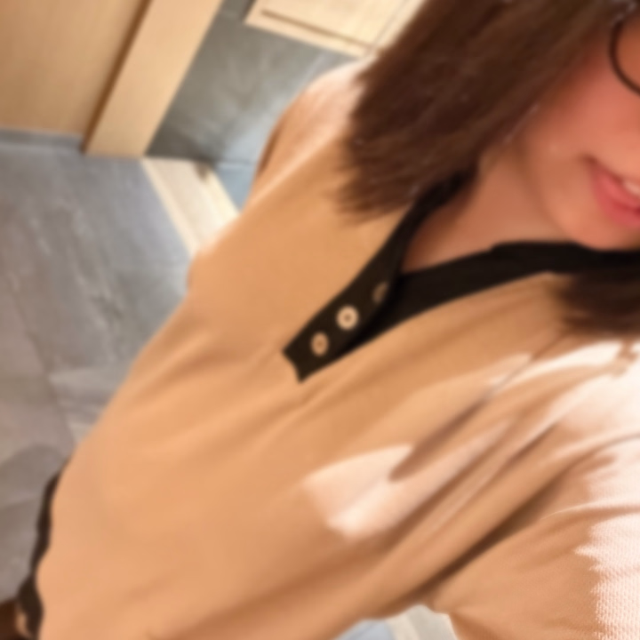 ただいま温泉旅行中♨️

日頃の疲れをたっぷり癒してます🥰



でもね…ふとお風呂上がった後に体重計を何年振り！？ってくらいにのったのね…

うん…痩せる
頑張らないとダメなやつ💦
てかほんとに笑えない…


痩せたい！！
帰ったらダイエットしないと😅