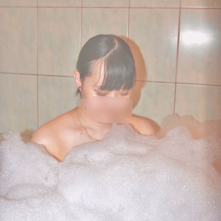 まだまだ慣れなくて、
ちょっぴり緊張してるけど、
優しくしてもらえたら嬉しいです…🥺💕



昨日より少しだけ
慣れてるといいな〜って思ってます‼︎^_^



まだ不慣れなところもあるけど、
一緒に楽しい時間にできたら嬉しいです♡



今日もよろしくお願いします🐰🎀