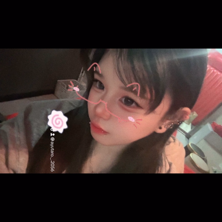 距離感♡

最初はちょっと人見知りするけど、
仲良くなると距離近くなっちゃう🙈

気づいたら隣にぴったりいるかも♡

優しく仲良くしてくれるお兄さん待ってるね🫶🏻