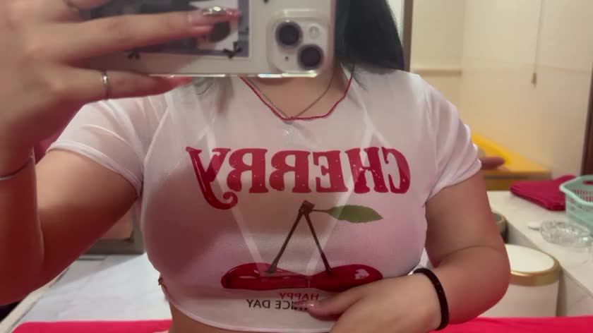 今日の私、どうかな？🤭
可愛いって思ってくれたら嬉しいけど、
ちょっとだけドキドキしてくれたらもっと嬉しい…♡♡