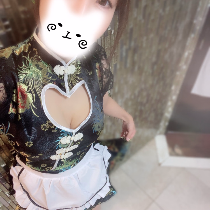 今日も来てくれたお兄様方ありがとうございます😽🧡

ハロウィン🎃衣装どうだったかな🤔

なかなか似合ってると思う😤笑

明日も褒めてくれると嬉しいな〜✨
（※単純なのでとっても喜びます）

【7:00〜13:00】

まで出勤してるから、待ってるね〜！！