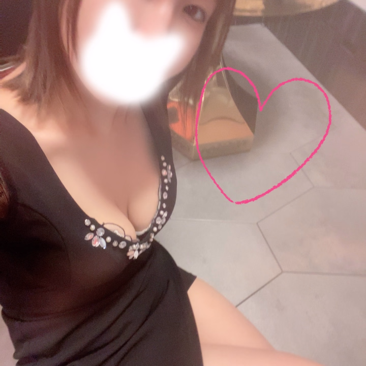 今日もお会いできた皆様ありがとうございます😽💕

3日目！！
まだ全然なれません🙀笑
そして写真も笑った写真とれません…😿

明日も

7:00〜13:00

まで出勤しておりますので、是非お誘い下さい😻