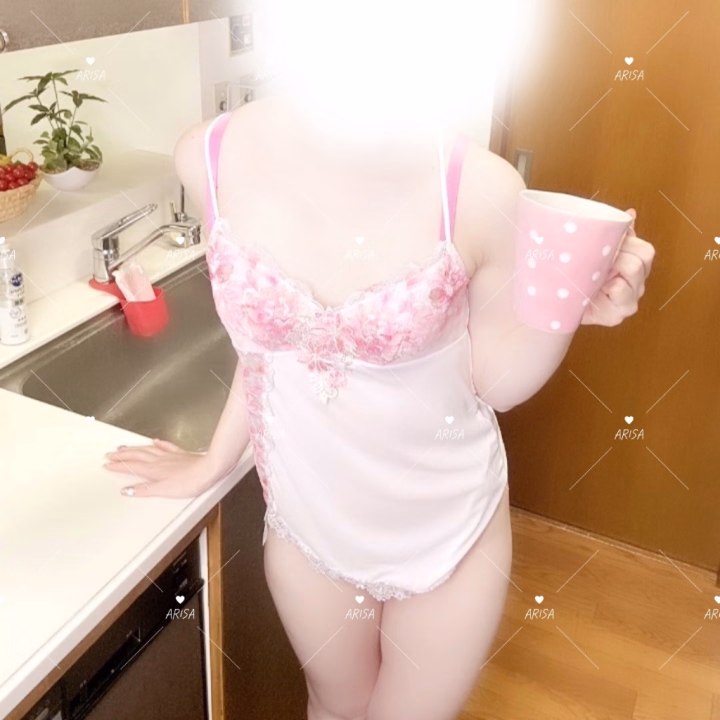 こんにちは💓

本日もたくさん会いに来てくださって、
ありがとうございます💕

ご紳士様に「可哀想」ってたくさん言わせてしまって…🥲
その分、他のところで楽しんでもらえたらと試行錯誤中です🤭

でも、ありさとしてはもう全部ネタなので、関西のノリで笑い飛ばしてもらえたら嬉しいです😂💕
そのほうがありさも嬉しいので、笑

最後に「ありがとう」って笑って帰ってくださるだけで、本当に幸せです💓

「ありさのMットがいい」って言ってくださったり、100分以上のお時間で選んでくださる方も多くて、本当に嬉しいです💓

MットもBッドも、どちらも楽しいです✨️
ご紳士様と過ごす時間そのものが‥💓

明日はいったんラストになりますが、
最後まで仲良くしてくださいね💓