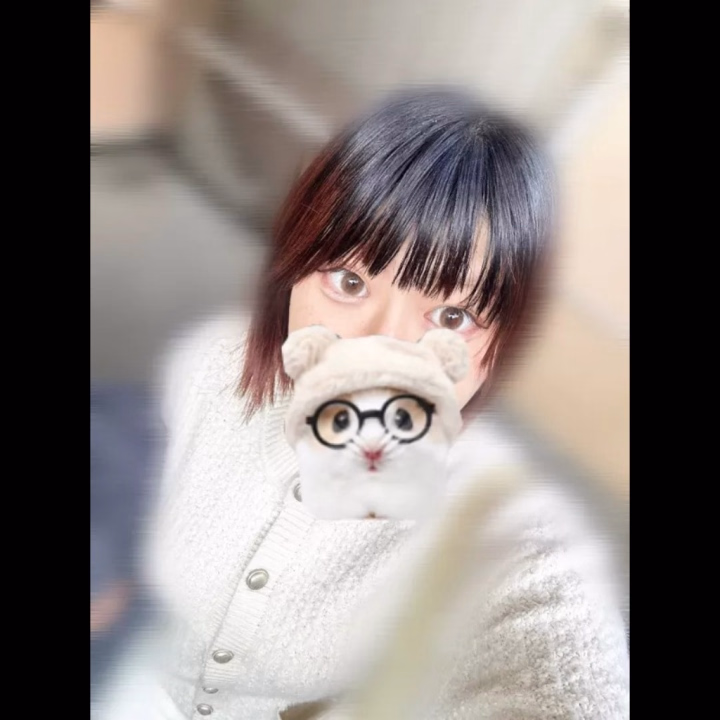 今日は9時から出勤してます…！
ちょっと早起きでドキドキしてるけど、会いに来てくれたら嬉しいな🥺💗

まだ少し緊張してるので、優しくしてくれる方だと安心します…👉👈
朝からいちゃいちゃしませんか？💭