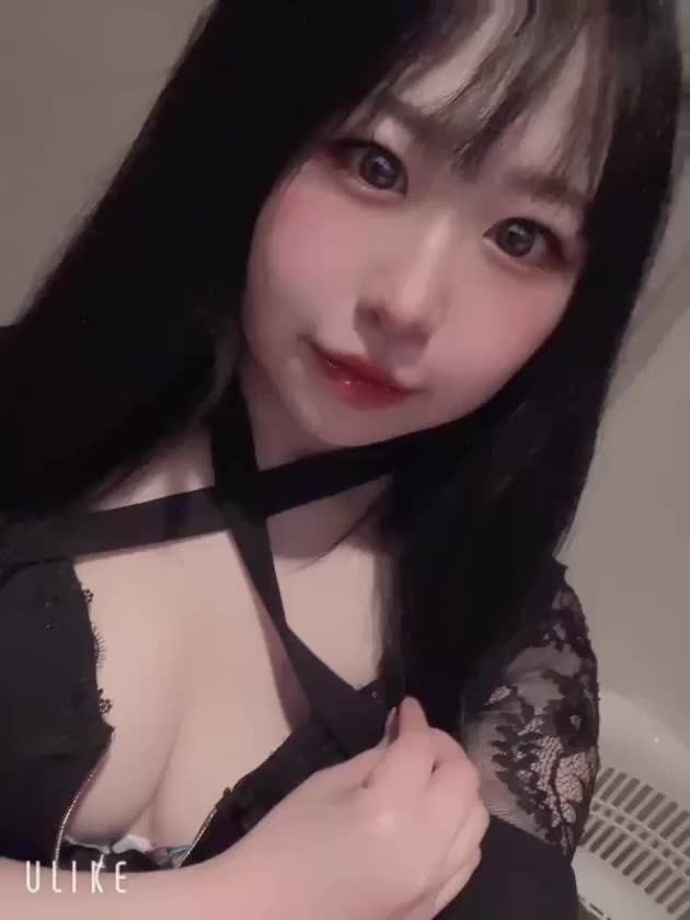 本日も
元気いっぱい
笑顔いっぱいで
出勤してますっ🥰

たぁ～くさん
密着して
たっぷりちゅっちゅして...💕

ななはと
イチャイチャ甘々な時間を
一緒に過ごしてくれたら
とっても嬉しいです🥰

お誘いお待ちしておりますっ🥹💕