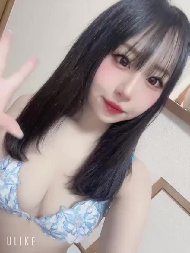 なんとなんと、
今回の姫路出勤は
残り3日です🥲🫶🏻

ちなみに来月は
後半に10日間ぐらい
いる予定です🥰

残り3日間も
たくさんイチャイチャ甘々な
幸せいっぱいな時間を
お兄さんと過ごしたいので、
ぜひお誘いいただけたら
とっても嬉しいです🥹💕

ご予約、お問い合わせ、
お待ちしておりますっ🥰