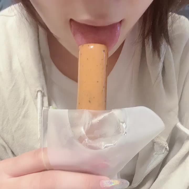 サラダチキンを使って擬似フェラ♡♡せりの舌使いのイメージついた🥹？奥まで咥えるよ♡♡