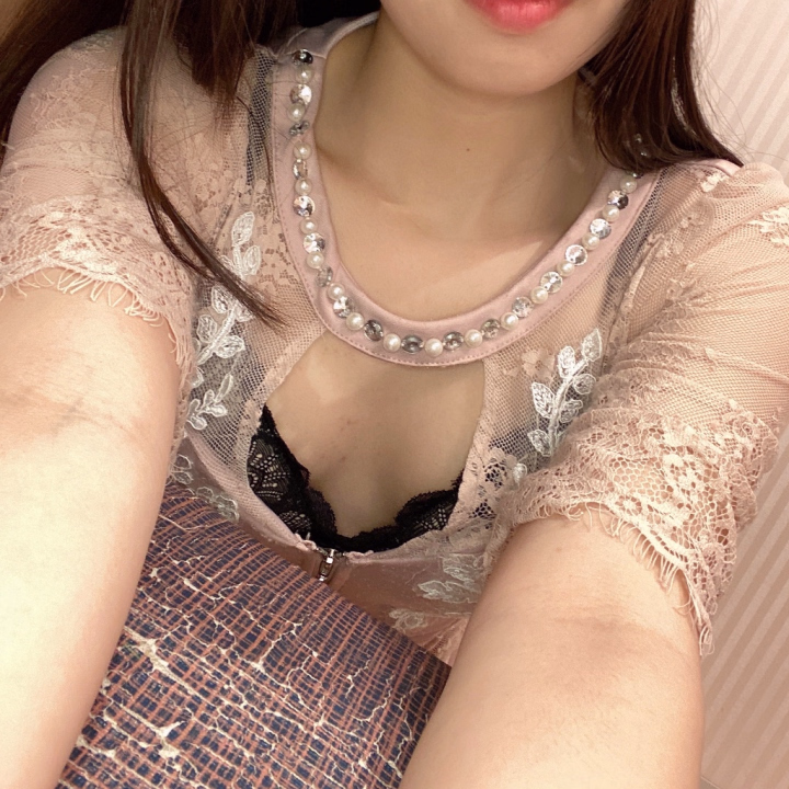 お久しぶりの更新になっちゃった💦💦

しばらく体調不良になっちゃって
出勤お休みしたりもしておりました……😭

ご心配おかけしましたっ💦💦

本日お久しぶりに1階のお店で出勤してます✨✨

ぜひぜひタイミング合えば遊びに来てくださいっ( ˶'ᵕ'˶)


なかなか温度差すごいので
お身体気をつけてね…(´•̥ω•̥｀)

今日1日よろしくお願いしますっ( *˙ω˙*)و ｸﾞｯ!







しおん
