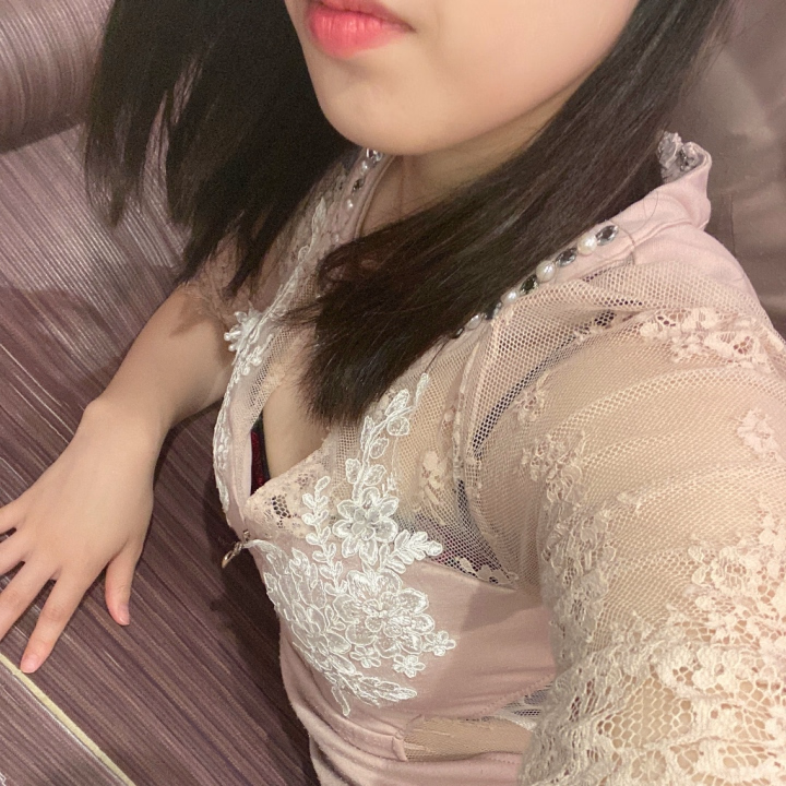 出勤しましたっ

今日は8階のお店でラストまでいます！

お仕事終わりにぜひ癒されてみませんかっ💕💕

待ってます( ˶'ᵕ'˶)






しおん