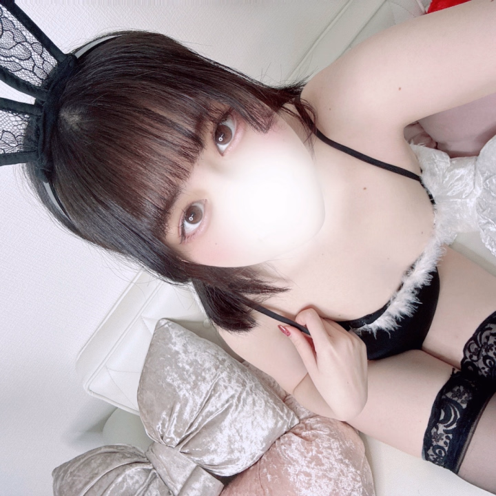似合ってるかしら✨️？

今はこんな感じでバニーちゃんやっててだいぶ変わったんだけど、エクステつけてた時代の前のアイコンを変えるのも愛着があってずっと使い続けているいちごです(˙◁˙)

髪型が変わるとガラッと印象が変わるよね🤔

アイコンこんなだけど普段はミディアムツインテールです♡♡
色々試したけどツインテールが1番本気のふ〇らができるんだい❣️