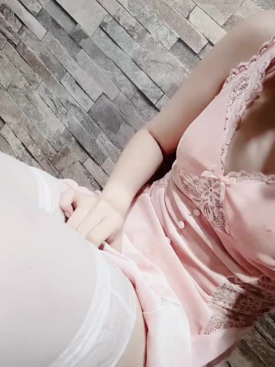お店で休憩中撮りました！
よく休憩とかあるの？？って聞かれるけどちゃんとありますよ〜☺️

投稿しよう投稿しようの思って、全然してなかった動画ですꉂꉂ(ᵔᗜᵔ◍)

クリスマス限定の下着なんだけど、下着屋さんを通りがかったときに一目惚れして買っちゃったのです( ˘꒳​˘ )✨
可愛いよね！

下着はついつい衝動買いしちゃうね(ฅωฅ`)♥

下着マニアなの(* ॑꒳ ॑* )⋆*