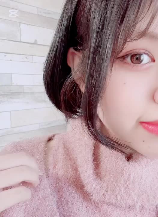 試しに、ショートカットのときの動画投稿してみます！

一昨日、エクステをつけたので今はロングヘアですよ〜