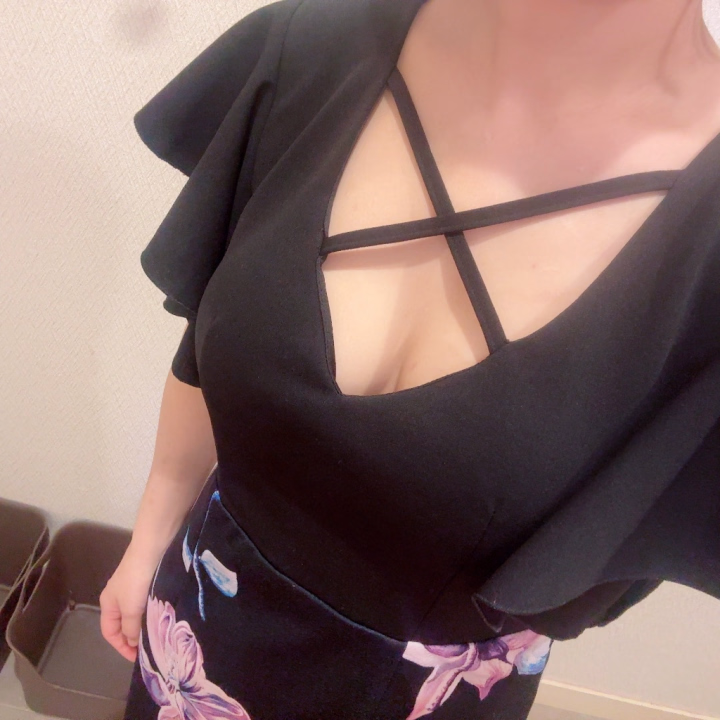 おはようございます！
せいな出勤しました！

今日も1日頑張るぞ！

少し涼しいのかな？

体調気をつけてくださいね😊