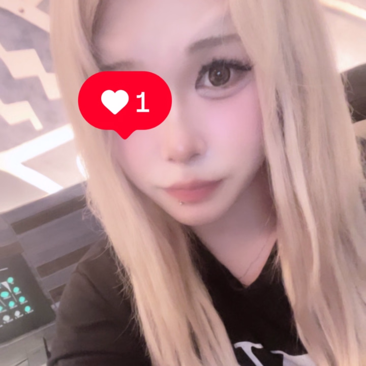 お礼日記💌
ちょっと遅れちゃいました🥺💕

お店来てくれてるけど
私とわ初めましてのお兄さんでした

もーめっちゃ疲れてそうで、
人生頑張ってそうなお兄さんだったからちゃんと癒せてたら、良かったよ~

頑張ってる人私わとても好きなので
これからも適度に休憩しに来てね💕︎


えっちもちょーメロメロで
イチャイチャ、ちゅー沢山で
私がお兄さんのおちんちんしゃぶる
度にえっろ、っていっぱい
言ってくれて舐めてて凄く楽しかた!


プレイもまだ始まってない時から
我慢汁だくだくにしてくれてて、
ちょー嬉しかったよ～( ՞.  ̫ .՞)"💕


69大好きお兄さんで沢山
69でお互いのをぺろぺろしちゃった、
ずっと私もギンギンになっちゃってて

恥ずかしかった、、笑笑

お互いのチクビも
沢山ぺろぺろしあったね🥺

最後わ私の濃厚なフェラで
口内射精💕

めっちゃドピュっ、大量に
出てた🥺💕

気持ちよかったかな？
お仕事の疲れ癒せたといいなあ😿

今週も頑張ろねおやすみなさい
( ՞.  ̫ .՞)"