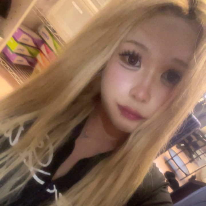 90分逆AF💕
すっごいおおらかな人で、

初めてお店に来てくれました
わーいわーい！初Diamondつづりに
してくれてありがとう～🥺

すっごいいやらしいおちんぽと
きんたまのお持ちなお兄さんで
浣腸やり方分かんないって
言ってたから私が入れたんだけど、

四つん這いになってる時いやらしい
おちんちんときんたまがぶら下がてて
めっちゃドエロで内心めっちゃ
興奮しちゃってた^>⸝⸝⸝<^

シャワー 一緒に沢山お喋り
しながら入ってくれて、シャワー中も
めっちゃ楽しかった💕
攻められたいお兄さんだったから
私が上に乗って沢山チクビレロレロ
クリクリして、ずっとおちんちん
しゃぶってたらアナル疼いちゃった
ぽくて、結構早く挿入、💕

沢山ほぐして、指でも
気持ちよがってて早く入れたいなー
って思ってやっと挿入💕

沢山感ぢてくれて、めっちゃスケベ
だった、しえろくて、めっちゃ
つづりもかんぢちゃったよー😭♡

最後わお兄さんのチクビレロレロ
しながらおちんちんシコシコして
大量発射( ՞.  ̫ .՞)"💕

いつの間にかいっぱい出してた🥺

今日わありがとう💕