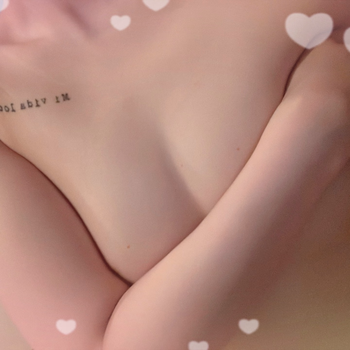 実は結構お酒が好きなんだけど
出稼ぎ中はあんまり飲まない🥃
一人で飲んでも寂しくなるだけだから🥺
お兄さんと飲んだりしたいけどね(小声)
ビールが好き💟
あんまり強くないけどお休みの日は飲んでる(๑♡∀♡๑)
来月はビアガーデンも始まるから楽しみだな🥰