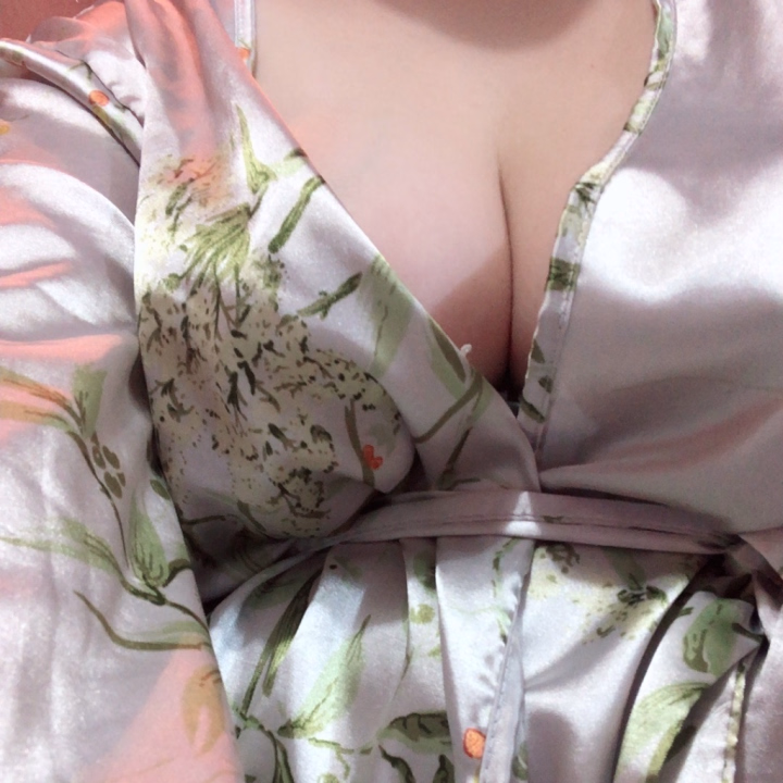 こんばんは♡
今日は23時まで頑張ります😊✨
火曜日まで出勤してます💖
明日は9時から出勤します😻
お兄さんとヌルヌル◯ッチなこと
いっぱいしたいなぁ😘💗
昨日七夕の飾り見ました🎋
この辺は8月が七夕祭りなんですね🌕
七夕の飾り2回見れて嬉しいです🎶
りか⭐︎