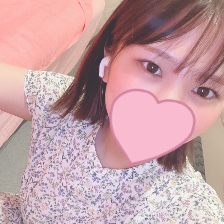 こんにちは〜⟡.·
今日と明日出勤です！
よろしくお願いします🫶🏻
⁡
⁡
そろそろ暑くなってきたし
ショートにしたいな〜💇🏻‍♀️💕
⁡
⁡
切ってしまうのも勇気いる🥺
悩みどころやね。
⁡
⁡
ふたば🥕
⁡