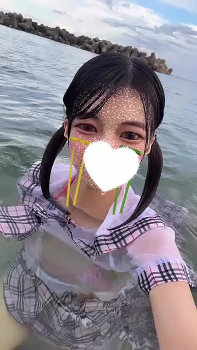 びちょ濡れの女の子