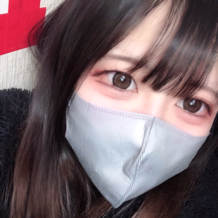 おはよ〜❗️❗️みぃみです！


花粉つらい😓😓
これが後1ヶ月続くの耐えられないね‥
マスク必須生活です、、
花粉症のお兄様一緒に生き抜こうね‥
ティッシュも最近高いし物価高嫌すぎなのに消費量半端ない（）
差し入れ何がいいー？ってよく聞かれるけど今は断然ティッシュがいいです、お願いしますティッシュとマスク一番求めてます（）

本日15時までいますっ！！！お待ちしてます♪