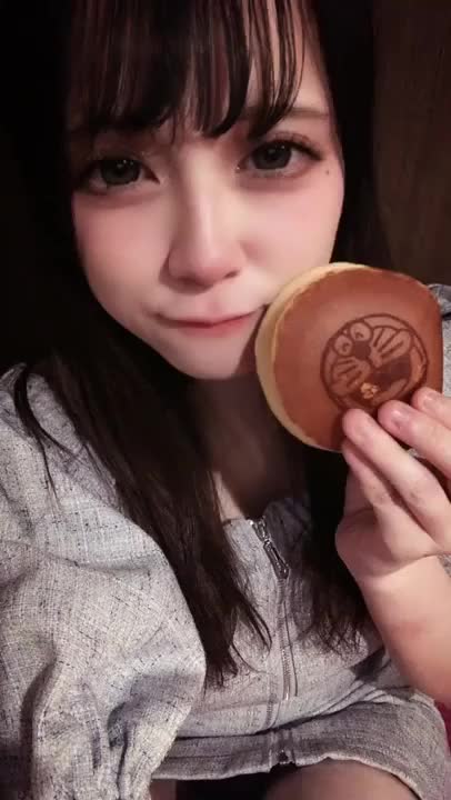 誕生日プレゼントでお兄様からドラえもんのどら焼き貰ったඉ‎_ඉ写メ日記上手く反映されないからこっちで！！！ありがとだよ🥺💖💖