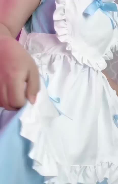 メイド服着たヨォぉ！ちょいパンチラあり！