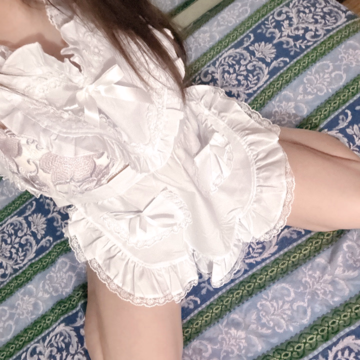 お風呂にする?🛁
ご飯にする?🍚
それとも…しのあとのお時間にする?♡
なんて…( ⸝⸝⸝• •⸝⸝⸝)
エプロン姿だからこそ言ってみたかったのっ❣
お兄様はどれにしますかっ?
もちろん最後なのわかっててもしのあはいってほしいな…♡♡