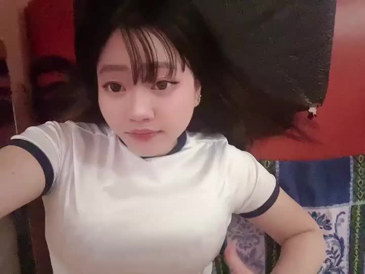 好きな人も多いはず…♡♡
体操服での動画だよー❣

体操服なんて小学校以来だなぁ…‎(՞  ܸ. .ܸ՞)"
でも小学校のときはブルマなんて履いたことないから変な感じするよね💗

しのあの姿見て懐かしさ感じるお兄様もいるのかな…？
会った時教えてほしいなっ✨