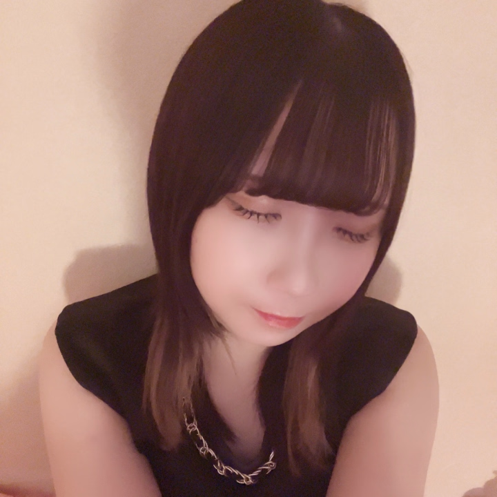 出勤してるよ〜💓
15:00まで❣️
何故だかブラウンメイクがしたくて、
今日は普段と違うメイクで出勤 💕👀
しかし、ブラウンメイクって
写真だと漏れなすぎるから
目瞑りました笑
お誘いお待ちしております♡