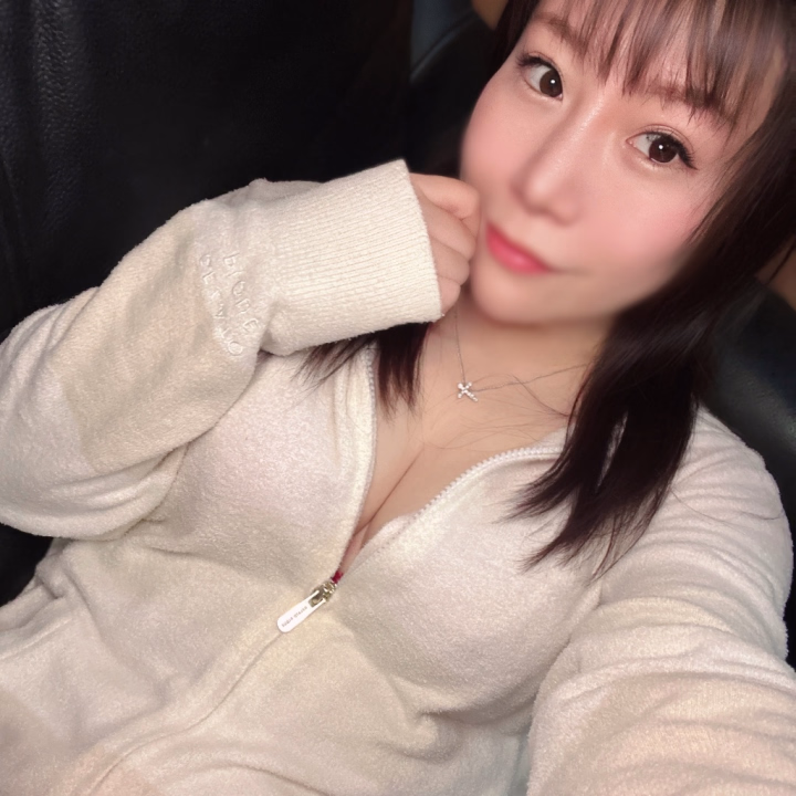 19日(月)に
会いに来てくれた
おにぃさま方💗
ほんとにありがとう(*ᴗ͈ˬᴗ͈)ꕤ*.゚
仲良しのおにぃさまday👫💕
連休前最終日も
おにぃさまと一緒に
居られて
最高にHappyな1日に
なりました😊🍀💓
次はいつ逢えるかなああ??
♡.*・゚┈┈┈┈┈┈┈┈┈┈・*.♡
次回⇒24日(土)12時~
♡.*・゚┈┈┈┈┈┈┈┈┈┈・*.♡
20日(火)~23日(金)は
お休みです🐈🎀
お休み中も
日記やSNSも
ちょこちょこ更新するので
ぜひcheckしてね👀💕
お休み前におにぃさまに
お愛出来るの
楽しみに待ってまああす😘🫶🏻❤️
紫音💜なつきᵕ̈*