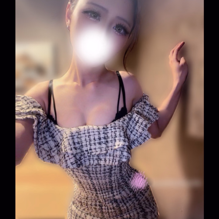 おはようございます💞あゆです🐰


本日出勤してます!♡


今日は雨で少しひんやりしてますね…☔️ 

なんだか人肌恋しくなっちゃいます💓


まだ慣れてなくってドキドキですが…🥺 
お会いできるの、楽しみにしてます🫶🎀