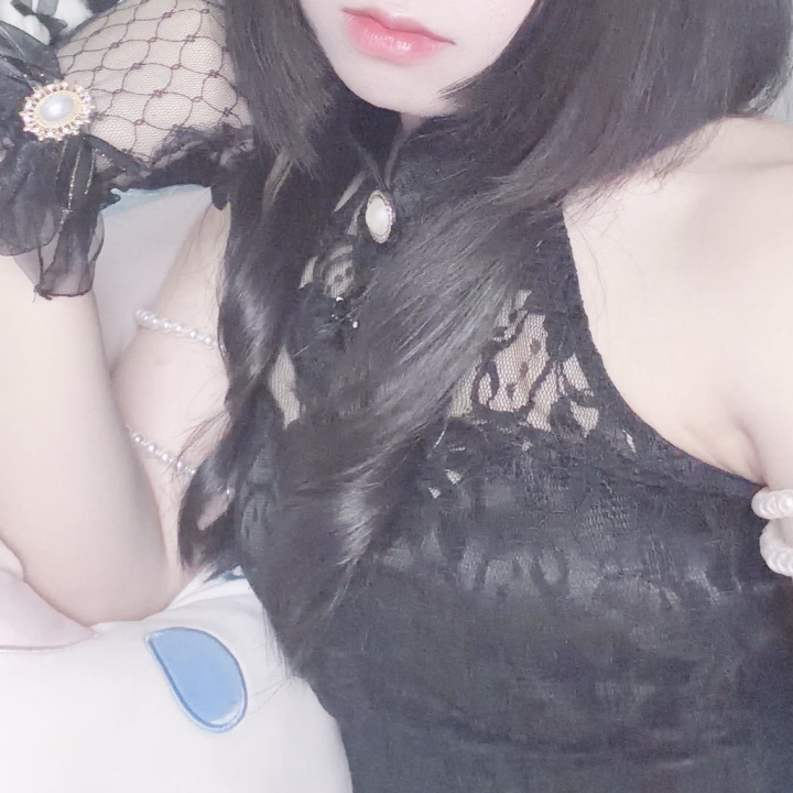 お友達とお揃いチャイナドレス🖤⟡.·
本日は急遽出勤となり、8:00-15:00までお店にいるよ‪❕
お兄様方に早く会いたいな‪🫶🏻︎‪💕︎︎
