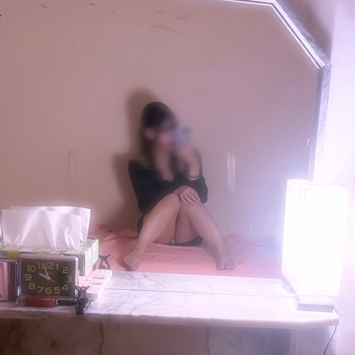 みやです！！

ヒメチャンネルには写メ日記とは違ったお写真あげちゃいます！！🤭💞
フォローやいいねしてくれたり、メッセージ頂けるのがみやとっても嬉しいのー！！💘
だからもっともっとお兄さんにみやのこと知ってもらえるようにたくさん投稿するね🫶🏻

明日は12時から18時で出勤します！！🧸💞
初めてのお昼の時間帯出勤です！！
みやは夕方から出勤することが多いので、普段お昼来ることが多いよーなお兄さんにもこれを機にお会いできたら嬉しいです！！𐔌՞⁔•͈ ·̫ •͈⁔՞𐦯💘

そして昨日みやと一緒に遊んでくれたお兄さんほんとにありがとう！！！💖
みやのこと見つけてくれて、予約してくれたり、呼んでくれたり、、2度目ましてまで！
とってもとっても嬉しいんです！！🥹💞

みやはお兄さんに来てよかったー！って思ってもらえる時間を作れるように頑張ります💪🏻

それでは！！また明日！！
お兄さんにお会いできるの楽しみだよー！
素敵な出会いがありますように！🎀