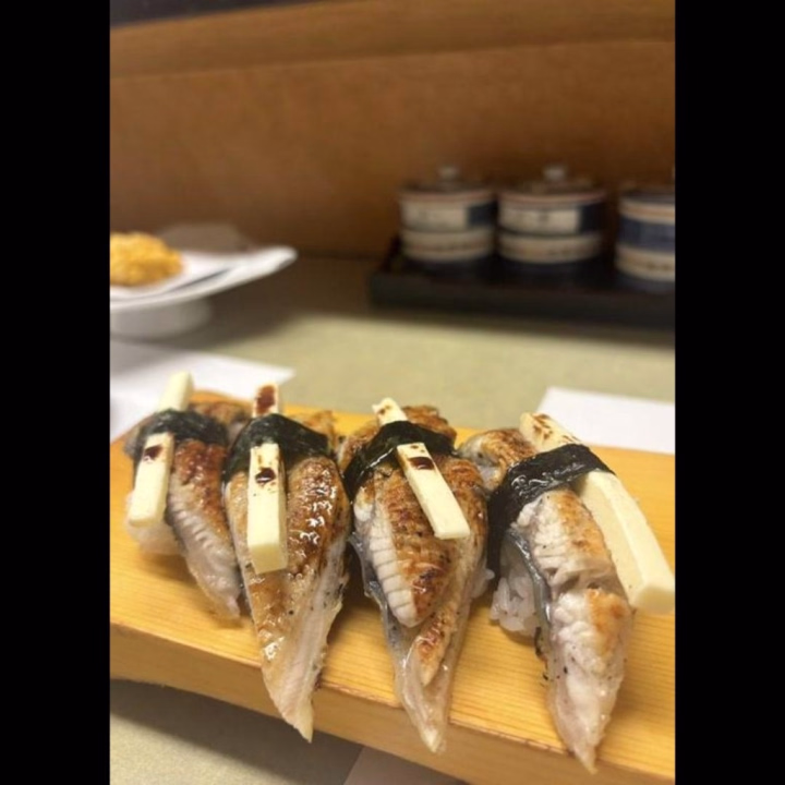 こんにちは☀️あおいです

今日はお休みだったので
お友達とご飯行ってきました🍣

ここのうなぎバターのお寿司が超美味しくて
お気に入りです♡

お兄さん達のおすすめのご飯屋さんも
教えてください🎶

次の出勤は16日15:00-です💕

お誘いお待ちしてます🍀