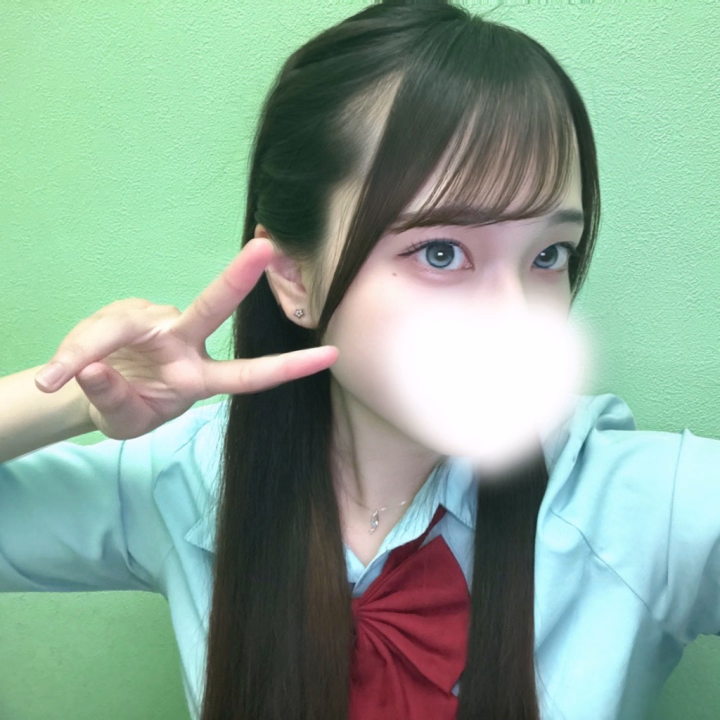 はじめまして、なつみです♥
初めての投稿なので少しドキドキしてます🥹

昨日に引き続き今日も雨なので、今日は編み込みストレートにしてみました🎀☔️

本日は 18:00〜22:00 まで2号館に出勤しています♡

はじめましてのお兄さんも、お久しぶりのお兄さんも大歓迎です🥰

たくさんイチャイチャして、癒しの時間を一緒に過ごせたら嬉しいな💗

お待ちしています૮ .  ̫ . ა♡
