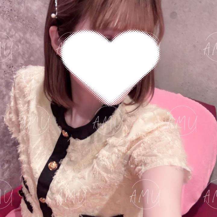 こんにちは𖦹‎' ‐ '𖦹‎‎

6月ももうすぐ終わり！
1年の半分終わっちゃうなんてびっくりです🫪

梅雨らしい天気にもなってきましたね😫
髪の毛がもわもわしてしまうので湿気は困ります( ߹꒳​߹ )

笑顔はいつも晴天なので、今日もたくさんの方と笑い合えたら嬉しいです〜😌

本日は少し短いですが、17:30〜22:00でお待ちしております💖🫧

それでは後ほど🙂‍↕️🤍