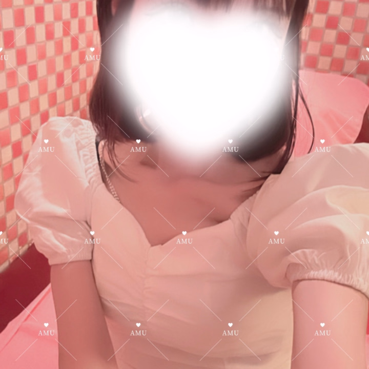 こんにちは🧑‍🩰
今日も出勤します🫧

気づけばもう8月も中旬なんですね！
明日からお盆休みって人も多いですか？🎐

最近ちょっぴりゆっくりな時間が多くて、「みんな何してるんだろ〜？」って思ってます🥺笑

お盆休みで予定がまだ決まってない方、
お会いできたらとても嬉しいです🧑‍🩰
意外にも寂しがりなので沢山お話して楽しみましょう😌
タイミング合う方いたらぜひお店に涼みにいらしてくださいね💖

いっぱい仲良くしてもらえたら嬉しいです！

17:30〜23:00待ってます🌷