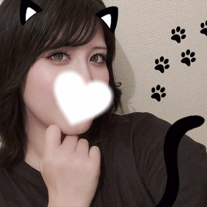 はじめましてって、ちょっと緊張するよね~🐾

最初はちゃんと大人しくしてるし、
いい子にしてるつもりなんだけど…😌

気づいたら距離近かったり、
じっと見つめて困らせたり
どうしたらいいか分からなくなる顔、
けっこう好きなんだよね~♡笑笑

優しくされるのも好きだけど、
ちょっと振り回されたい人の方が…

相性いいかもね🐾