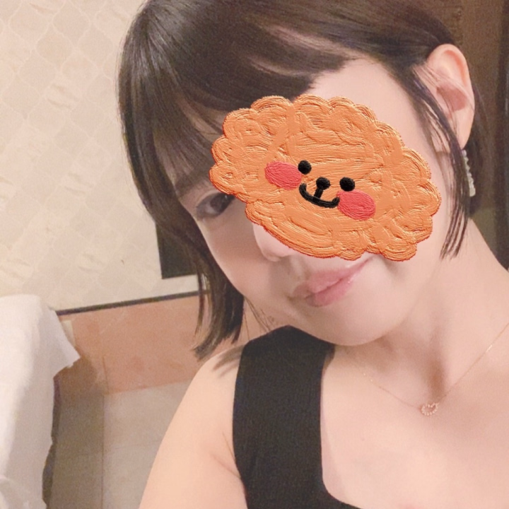暑いねー！暑いよー！

最寄り駅まで歩いてきたけど
暑すぎて近くのカフェでクリームソーダ🥤

暑い日は炭酸系がおいしい(๑´ڡ`๑)